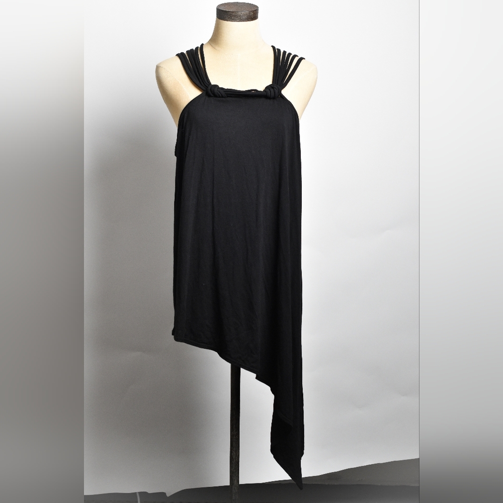 Black fun and very different! High-lo right to left sleeveless. Max Studio. M/L